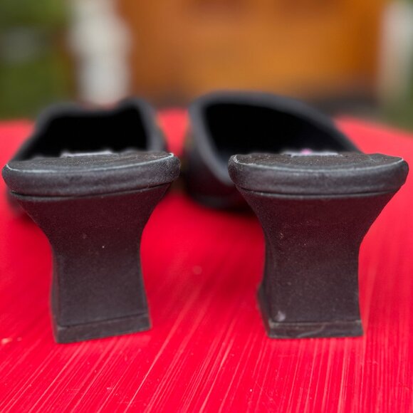 Vivan Black Embroidered Floral Mule Heels Square Toe Slip On - Picture 4 of 7